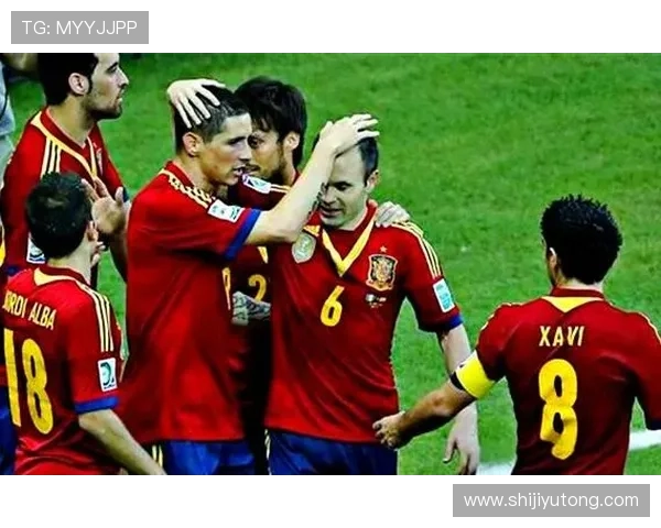 足球场上飞速前进的明星球员揭秘与成就分析